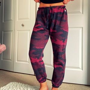 VS Pink CAMO RED joggers sweats